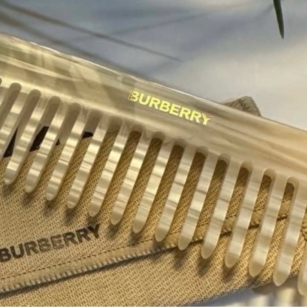 Burberry Parfums Collection Ivory Comb